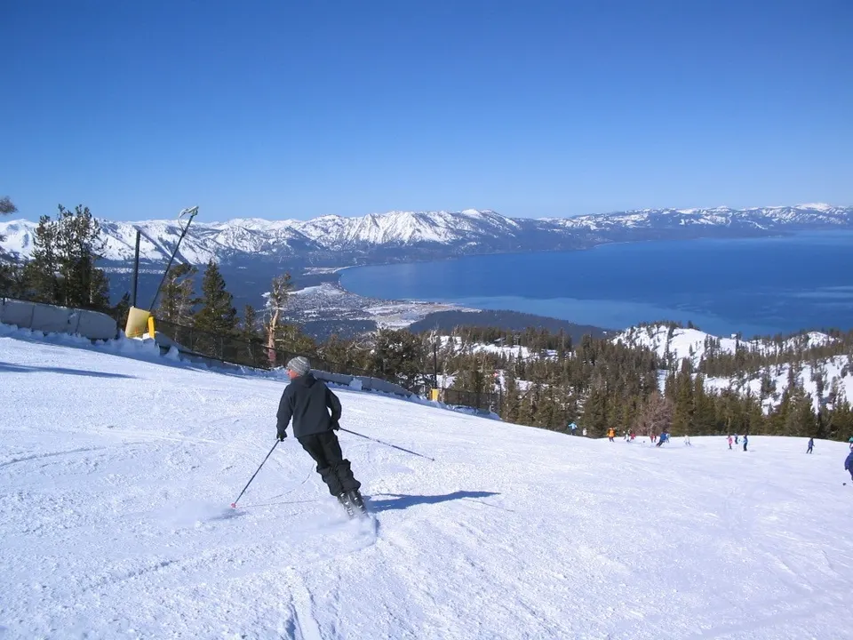 Vista del lago Tahoe desde las pistas de Heavenly.