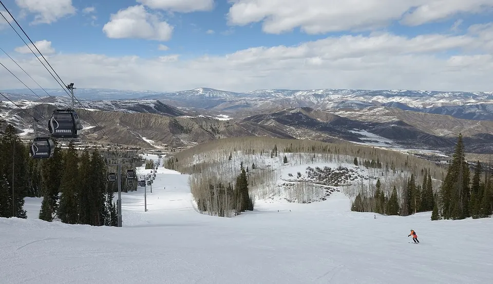 Telecabina Elk Camp y base de Snowmass, Colorado.