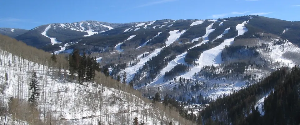 Panorámica de las pistas y el pueblo de Vail.